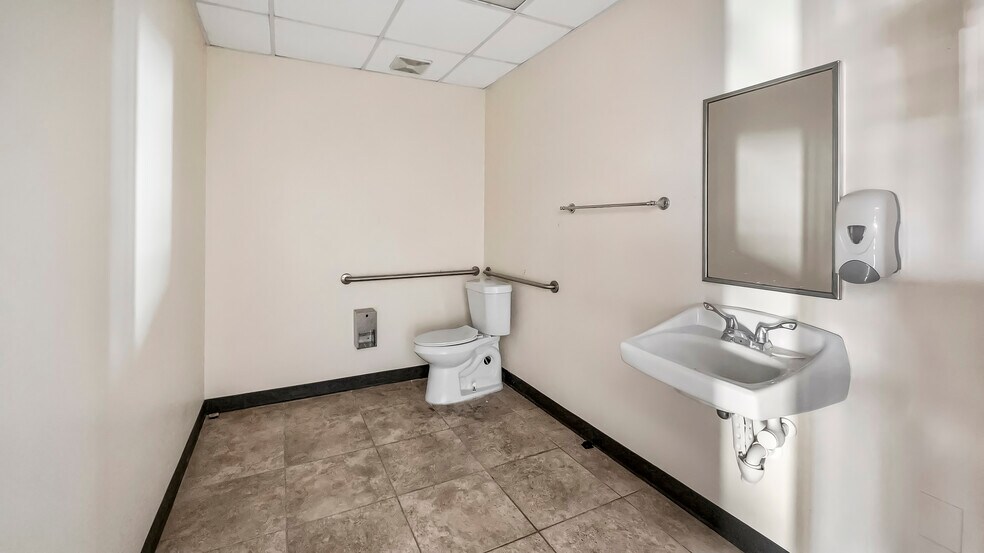 More Photos Of 1733 Benbow Ct, Apopka Warehouse For Lease