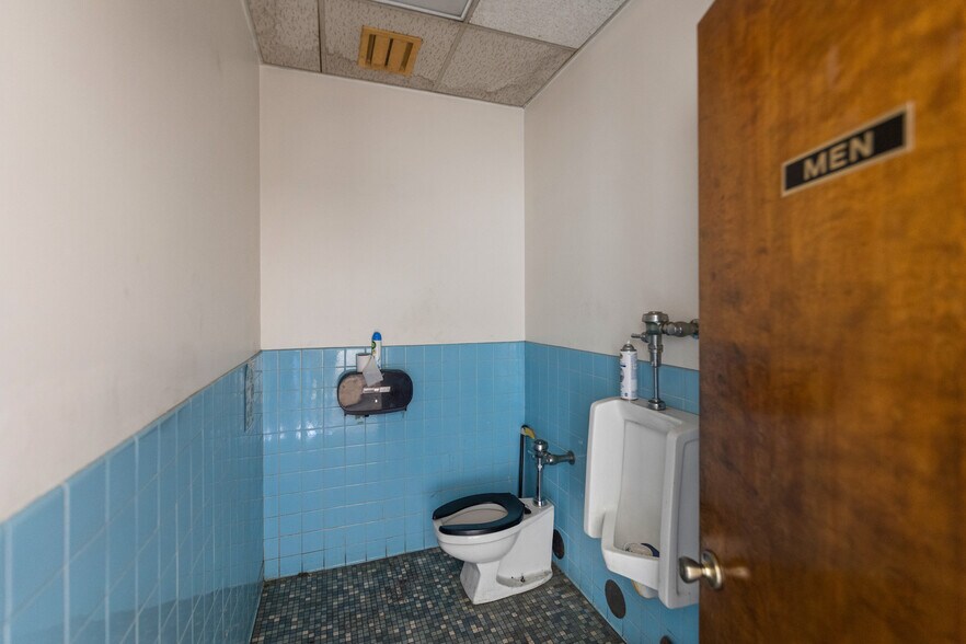 More Photos Of 35 Lower Grape St, Chicopee Warehouse For Sale