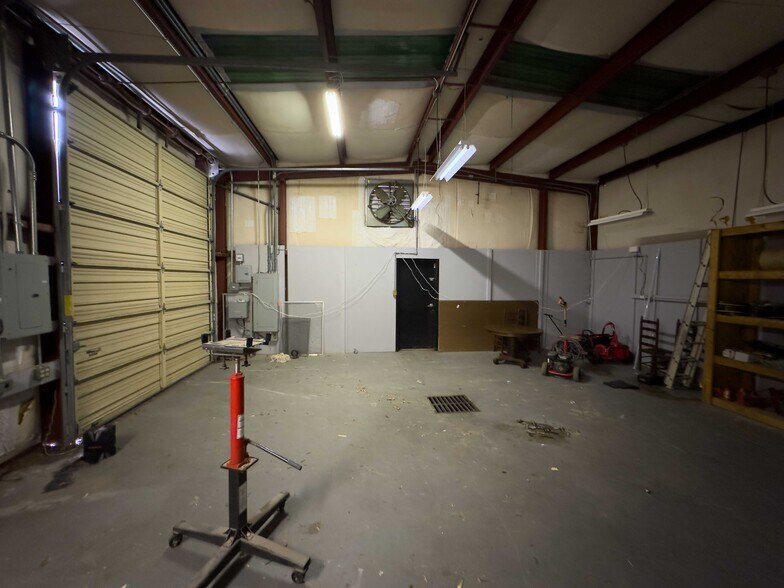 More Photos Of 3496 Peachtree Pky, Suwanee Service For Lease