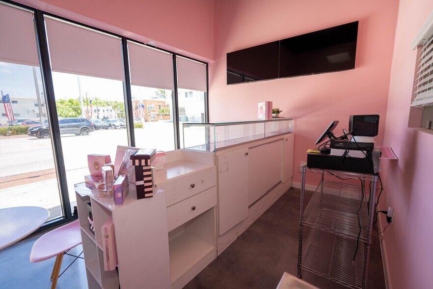 More Photos Of 300 SW 17th Ave, Miami Fast Food For Sale