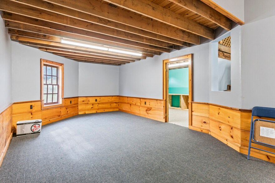 More Photos Of 680 Maine Ave, Farmingdale Storefront Retail Office For Lease