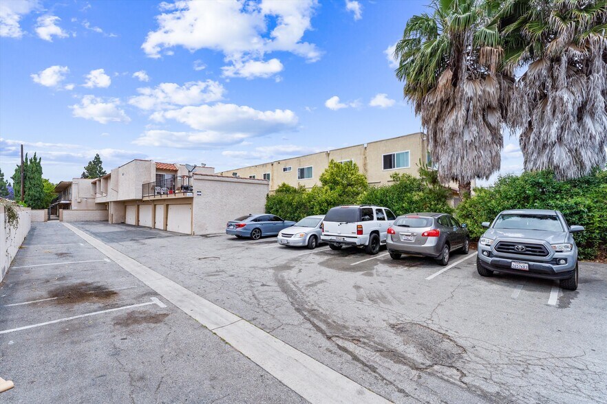 More Photos Of 935 W Bishop St, Santa Ana Apartments For Sale