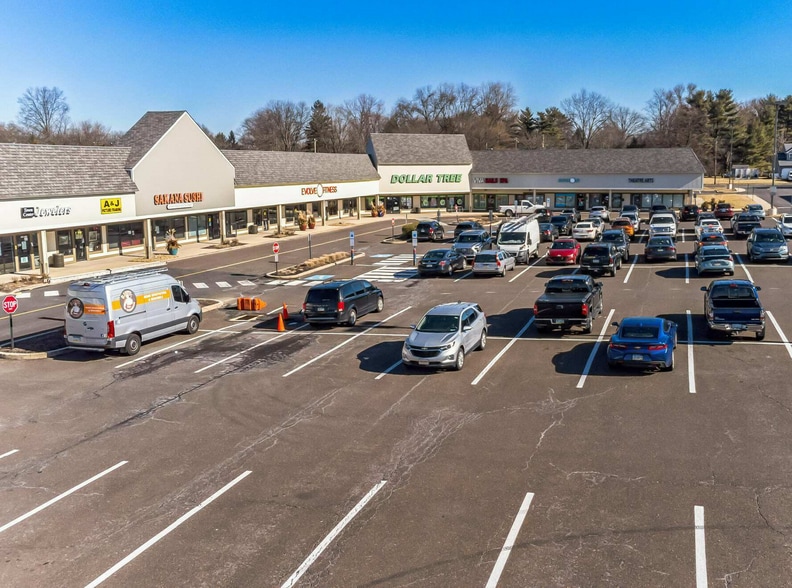 More Photos Of 426 Town Ctr, New Britain Unknown For Lease
