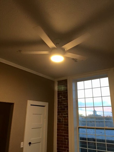 More Photos Of 200 W Main St, Marietta Storefront Retail Residential For Sale