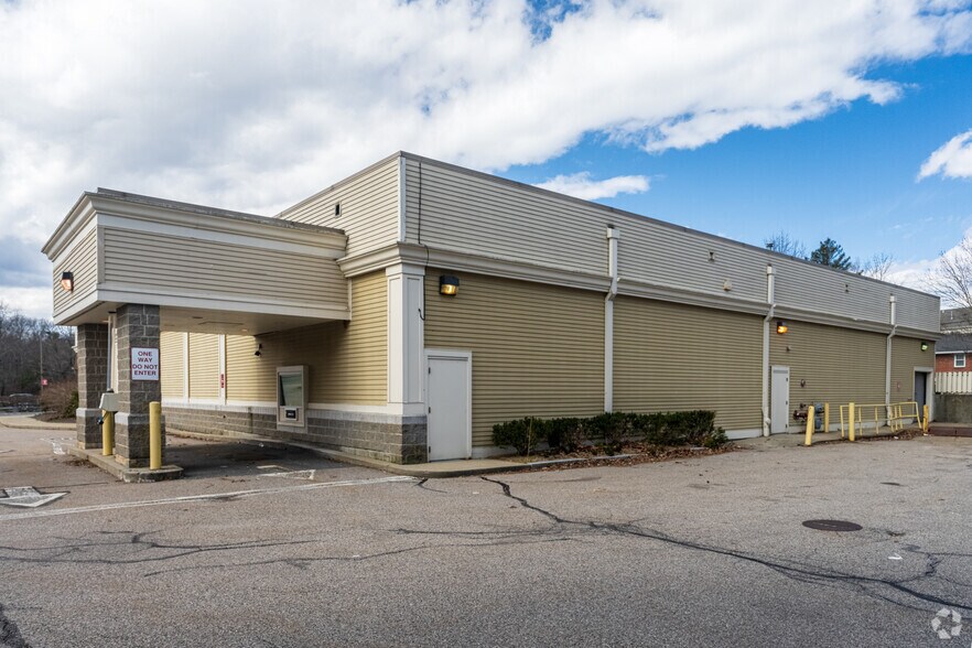 More Photos Of 175 Dean St, Taunton Drugstore For Lease