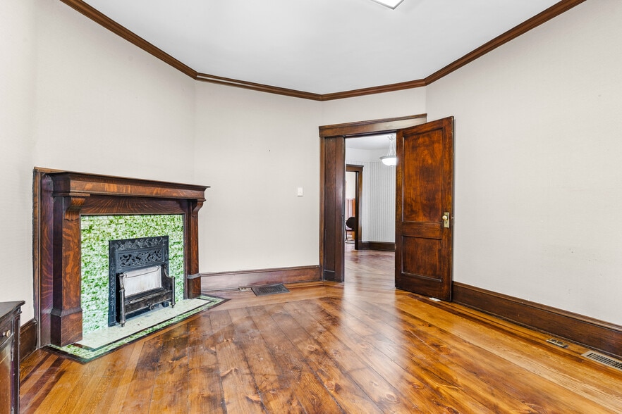 More Photos Of 15522 Madison Ave, Lakewood General Retail For Sale