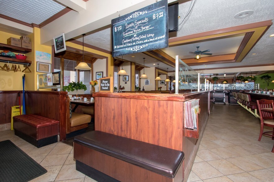 More Photos Of 300 N Northwest Hwy, Palatine Restaurant For Sale