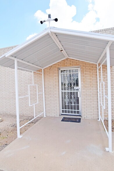 More Photos Of 1003 S County Rd W, Odessa Office For Lease