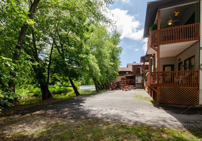 More Photos Of 892 Edelweiss Strasse, Helen Hotel For Sale
