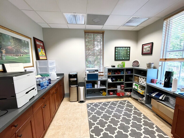 More Photos Of 240 Seven Farms Dr, Daniel Island Office For Sale