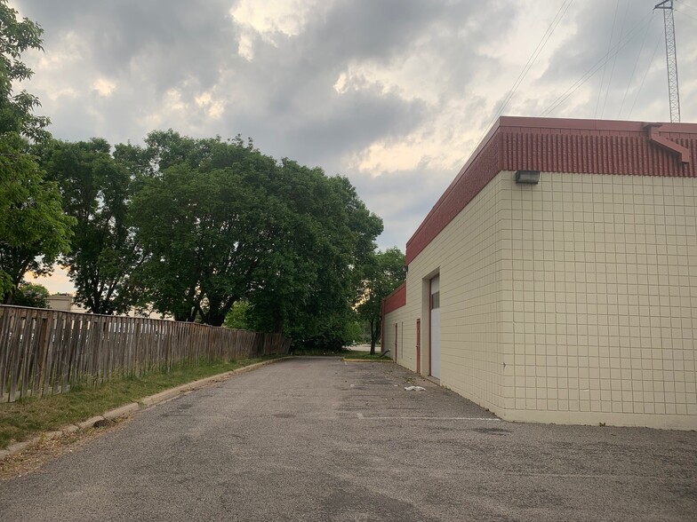 More Photos Of 4211 Rhode Island Ave N, New Hope Freestanding For Lease