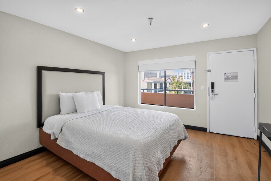 More Photos Of 2141 S Harbor Blvd, Anaheim Hotel For Sale