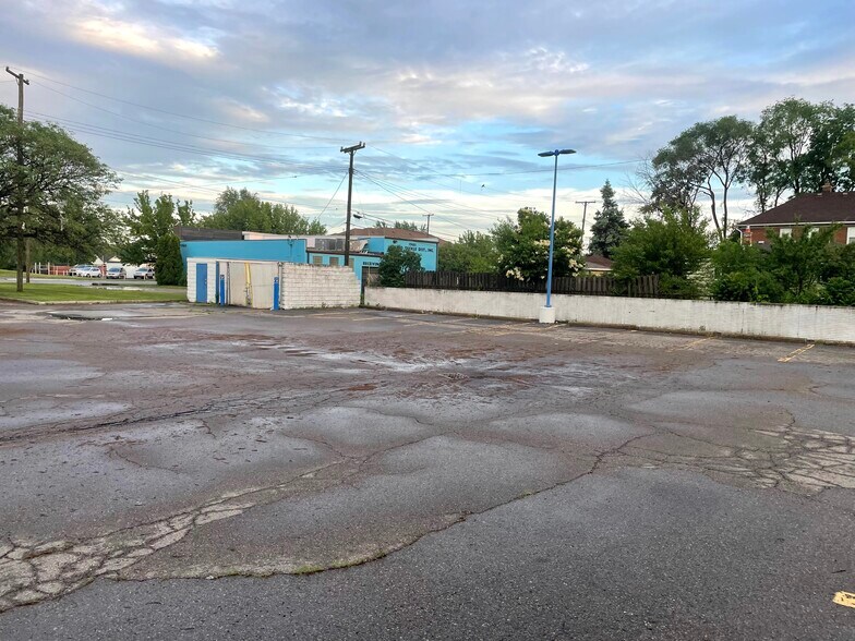 More Photos Of 17431 Dix Rd, Melvindale Fast Food For Lease