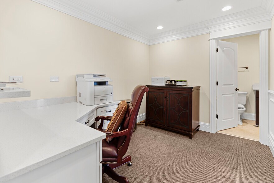 More Photos Of 10001-10005 S Roberts Rd, Palos Hills Coworking Space