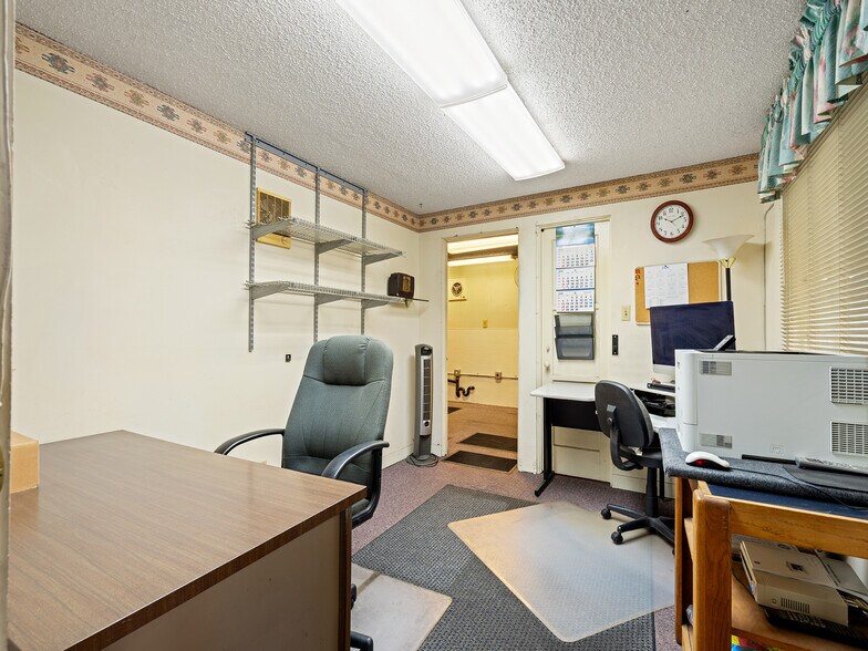 More Photos Of 921 Coolidge Ave, National City Light Manufacturing For Sale