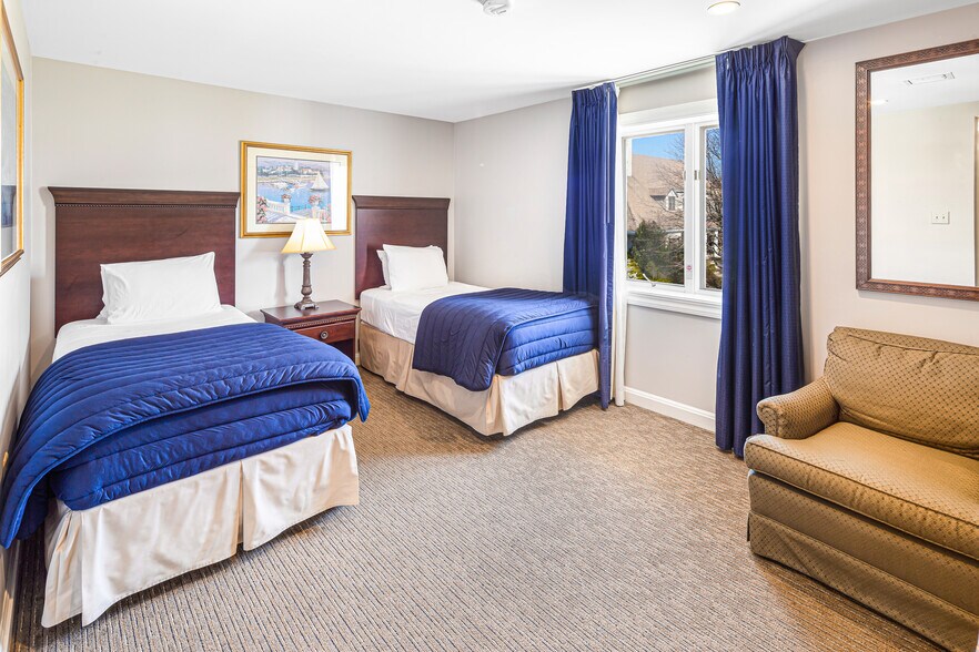 More Photos Of 551 Thames St, Newport Hotel For Sale