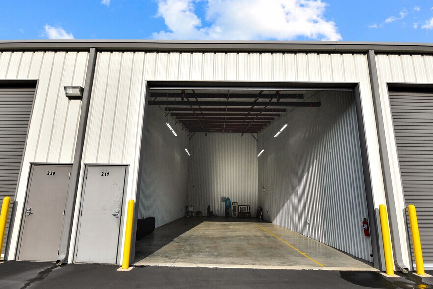 More Photos Of 757 Saint Johns Bluff Rd N, Jacksonville Warehouse For Sale