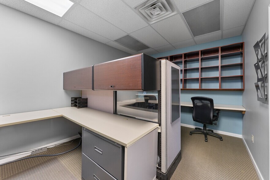 More Photos Of 4241 Kirk Rd, Austintown Office For Sale