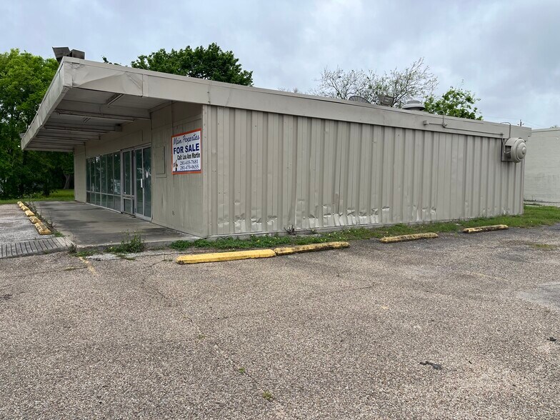 More Photos Of 108 S Broadway St, La Porte Storefront Retail Office For Sale