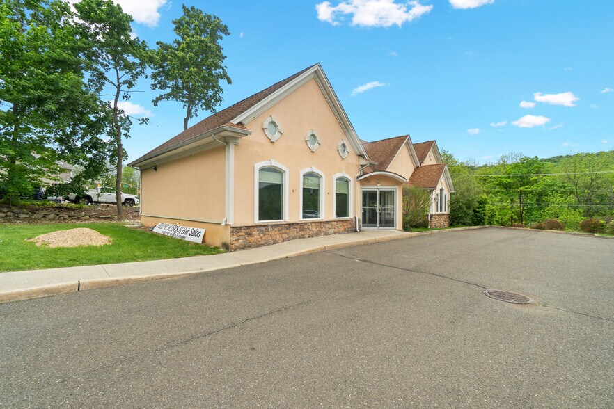 More Photos Of 137 Rutherford Ave, Franklin General Retail For Lease