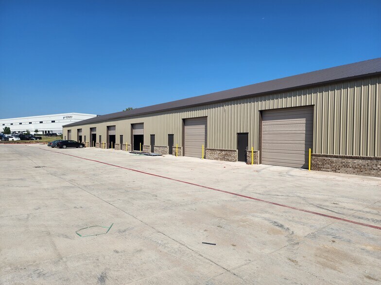 More Photos Of 3255 N McDonald St, McKinney Warehouse For Lease