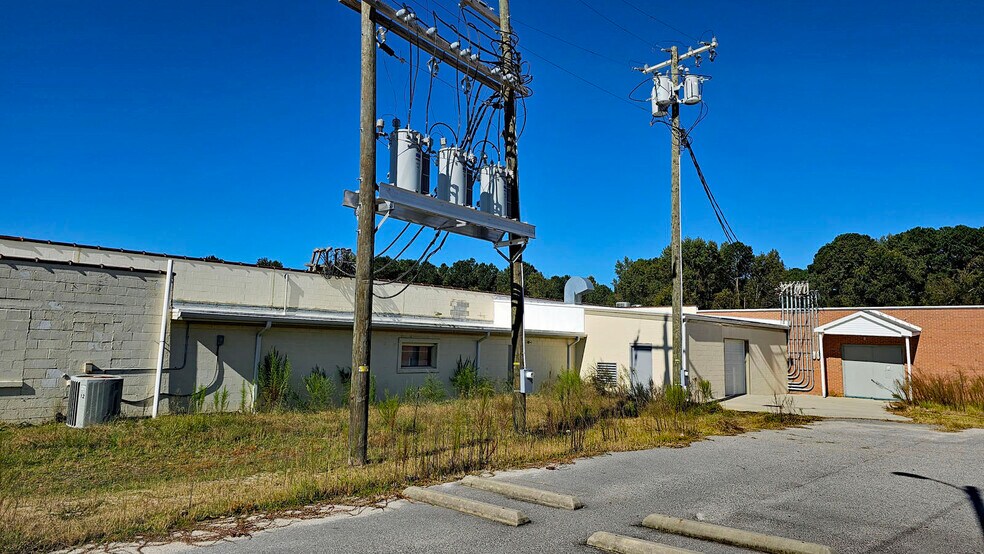 More Photos Of 120 S Church Ave, Garland Manufacturing For Lease