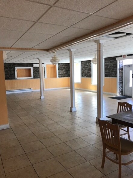 More Photos Of 313 Main St, Red Hill Restaurant For Lease