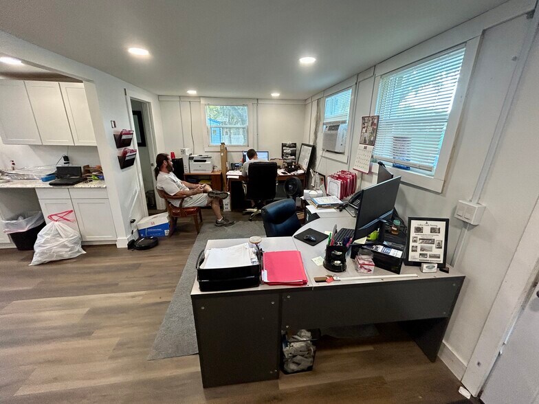 More Photos Of 1534 S 8th St, Fernandina Beach Light Manufacturing For Lease