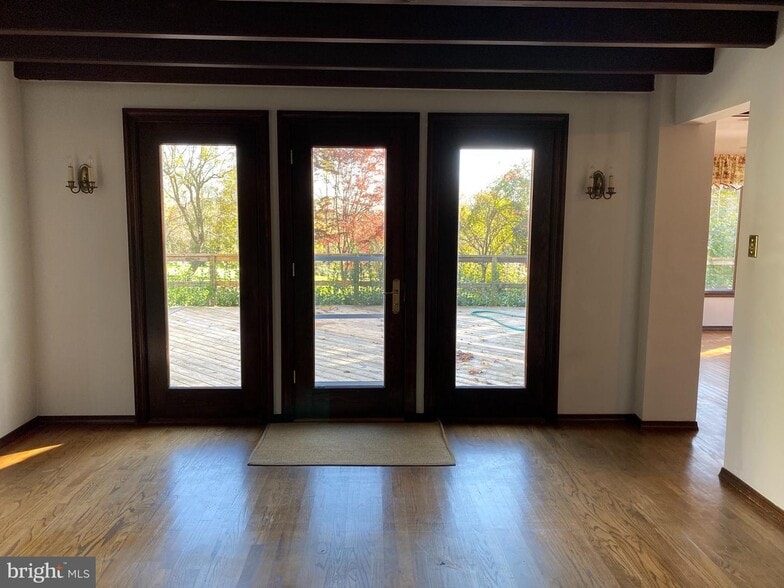 More Photos Of 1192 Middletown Rd, Media Restaurant For Sale