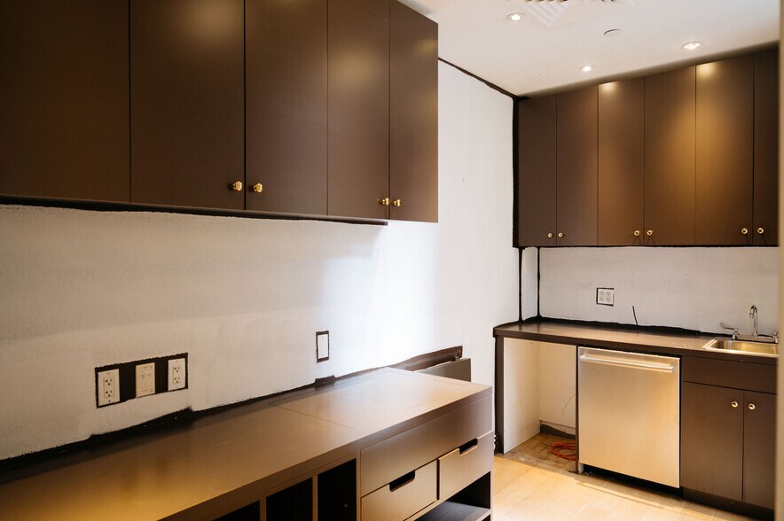 More Photos Of 797 Madison Ave, New York Storefront Retail Office For Sale