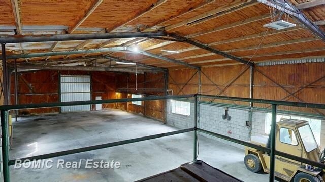 More Photos Of 9010 Dixie Hwy, Birch Run Warehouse For Lease