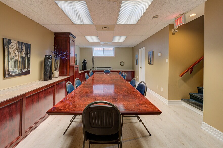 More Photos Of 415 Rue Du Village, Repentigny Office For Sale