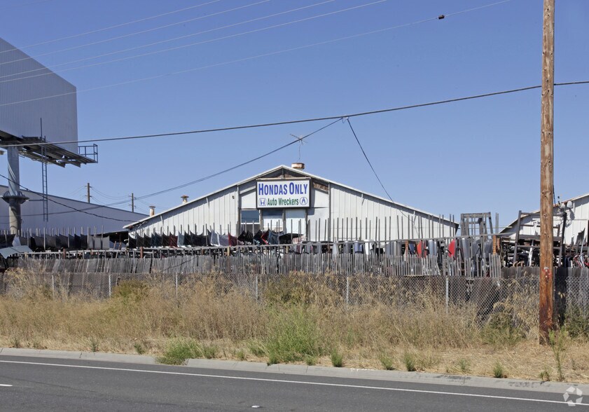 More Photos Of 790 Comstock St, Santa Clara Auto Salvage Facility For Sale