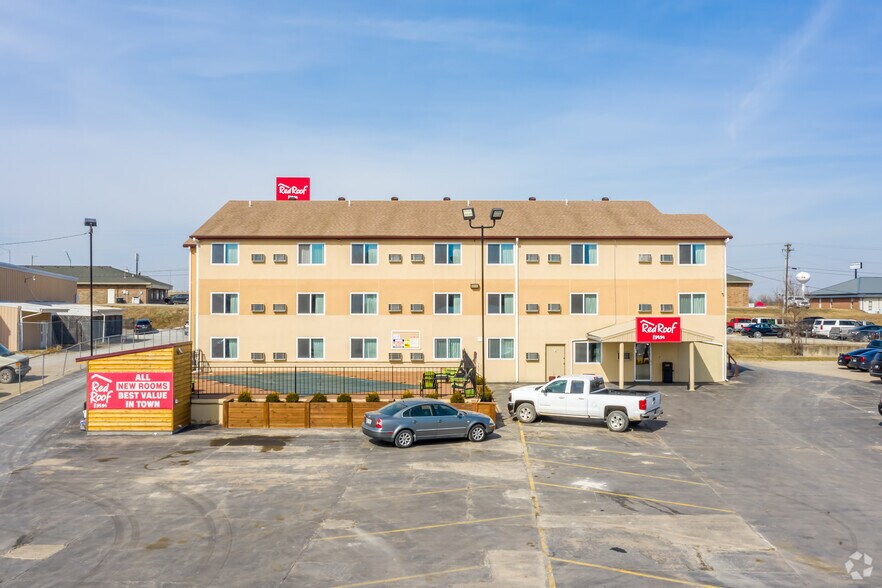 More Photos Of 501 Northland Dr, Cameron Hotel For Sale