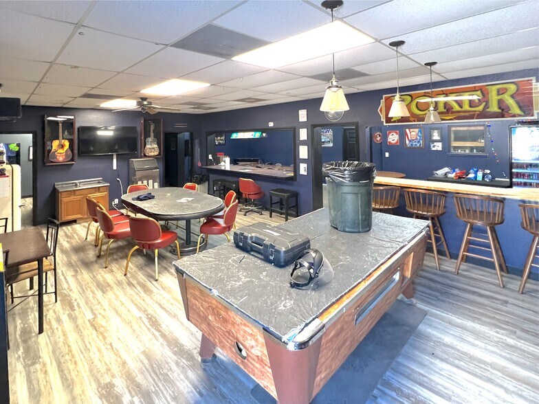 More Photos Of 209 S Country Club Rd, Anadarko Service Station For Sale