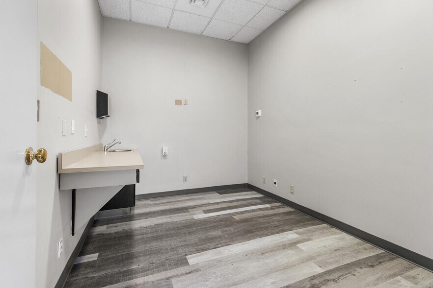 More Photos Of 92 High St, Medford Medical For Sale