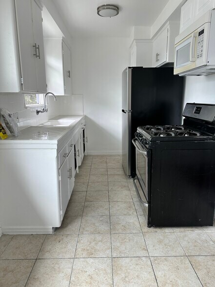 More Photos Of 2301-2311 W Florence Ave, Los Angeles Apartments For Sale