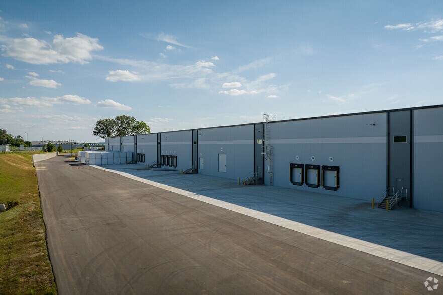 More Photos Of 4885 Claude Ramsey Pky, Chattanooga Manufacturing For Lease