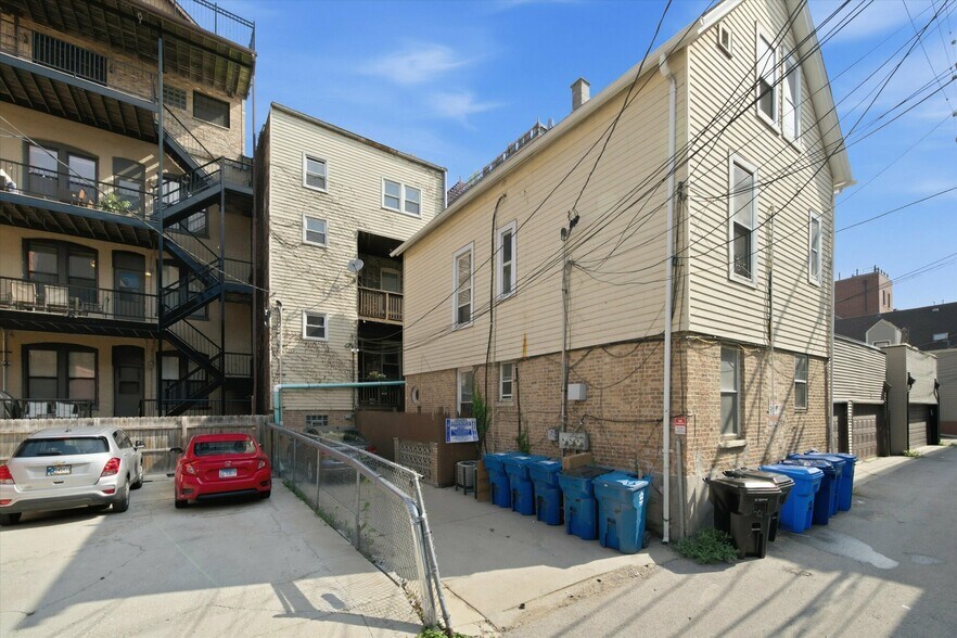 More Photos Of 905 W Fletcher St, Chicago Apartments For Sale