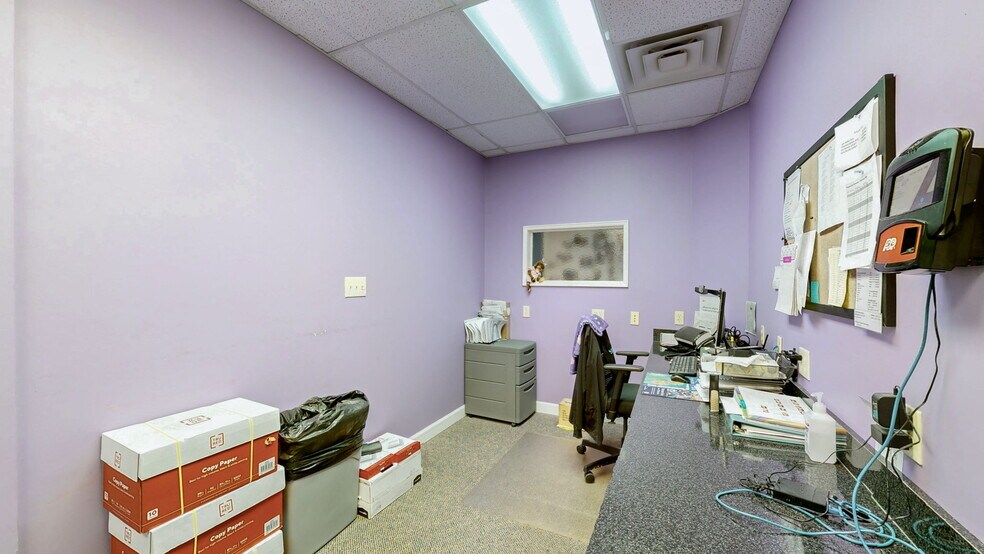 More Photos Of 1701 Spring St, Jeffersonville Medical For Sale