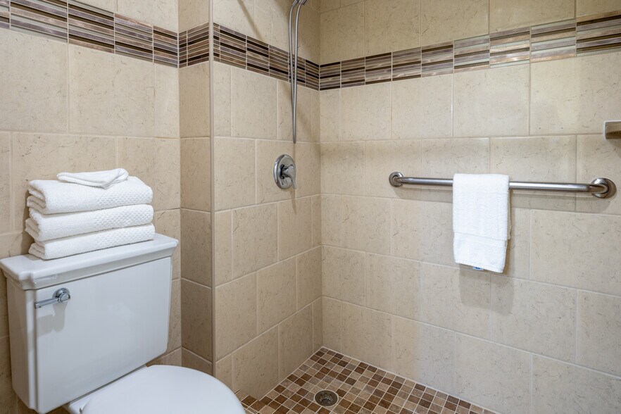 More Photos Of 200 S Pine Ridge Ave, Merrill Hotel For Sale