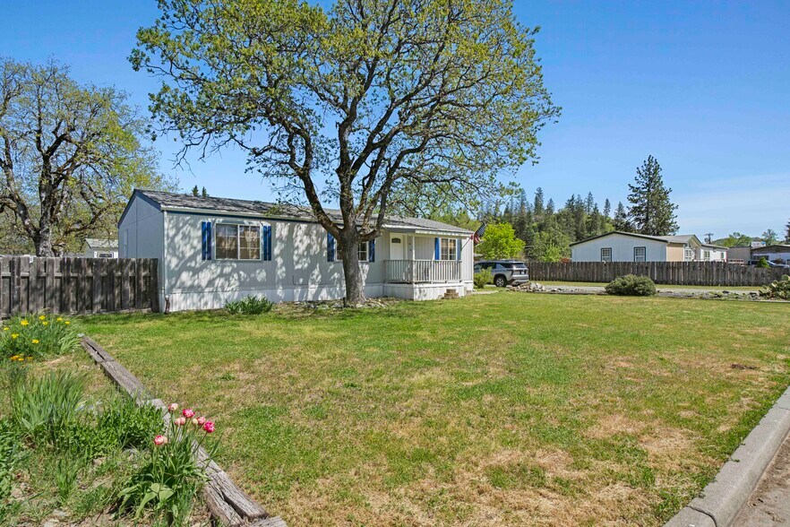 More Photos Of 387 Tavis Dr, Merlin Manufactured Housing Mobile Home Park For Sale
