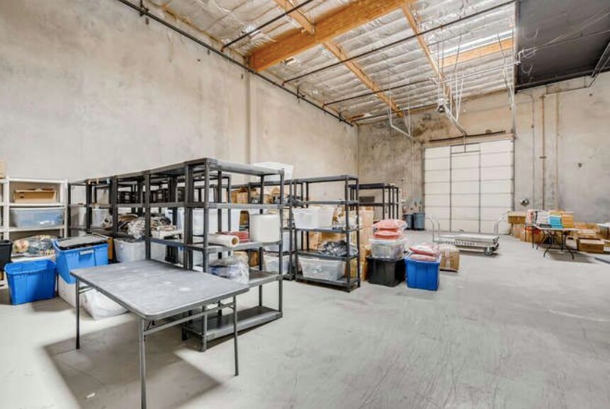 More Photos Of 6320 Hinson St, Las Vegas Light Distribution For Sale