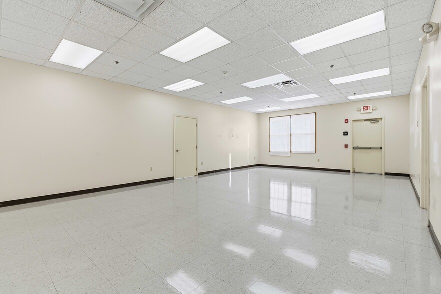 More Photos Of 86 Coraopolis Rd, Coraopolis Daycare Center For Lease