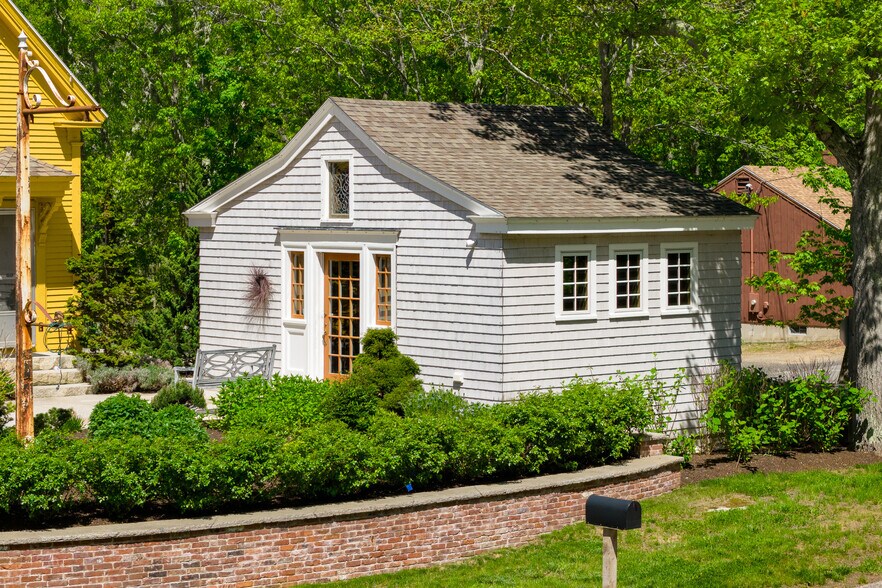 More Photos Of 1680 US Route 1, Cape Neddick Office Residential For Sale