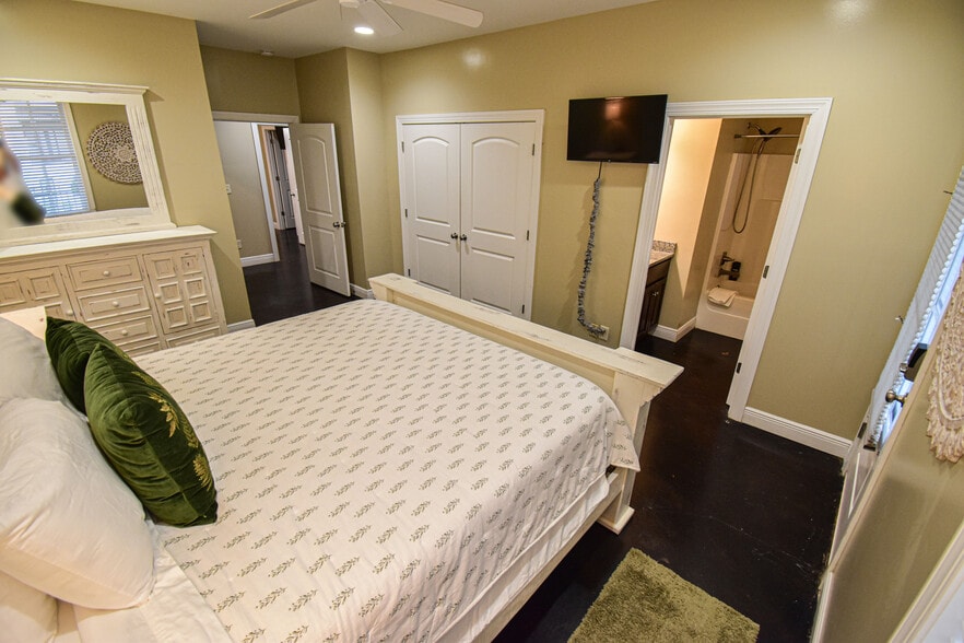 More Photos Of , Tuscaloosa Unknown For Sale