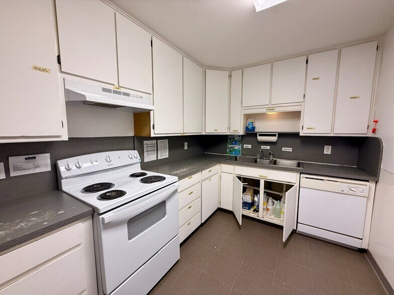 More Photos Of 3015 James Rd, Granbury Daycare Center For Sale