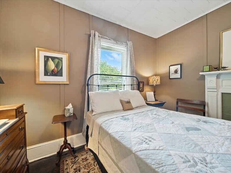 More Photos Of 221 N Main St, Clover Hospitality For Sale