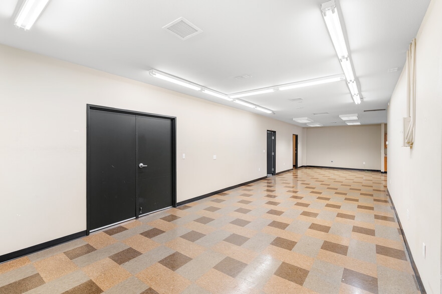 More Photos Of 305 NE Russell St, Portland Light Manufacturing For Lease