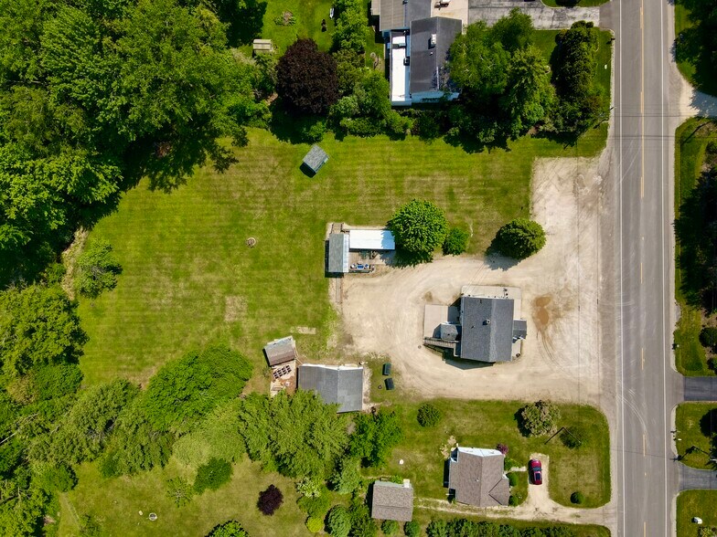 More Photos Of 3172 N Riverside Dr, Saukville General Retail For Sale